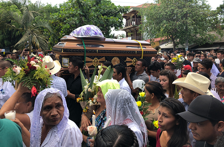 Pallbearers travelled through a massive crowd April 1 with the coffin carrying slain Father Walter Vasquez Jimenez to Holy Trinity Church in Lolotique, El Salvador. The 36-year-old priest was killed March 29, Holy Thursday, shortly after renewing his vows.