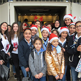 Christian, Muslim young people spread pre-Christmas cheer in Beirut