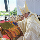 Freedom, mercy are lasting legacy of martyred bishops, pope says on visit to Romania
