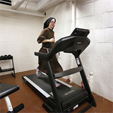 Nun runs treadmill marathon, raises money for Chicago’s poor