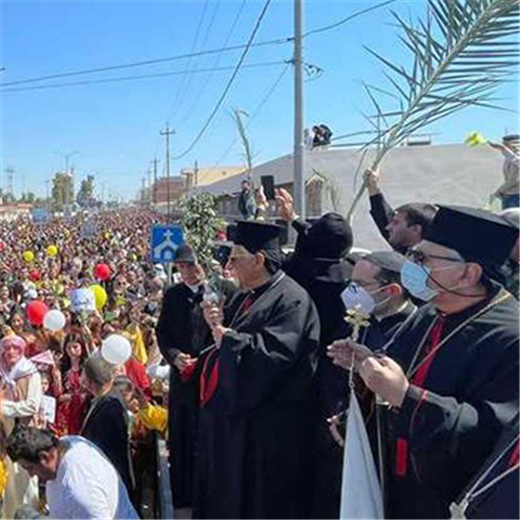 Syriac Catholics, led by patriarch, process through streets of Qaraqosh