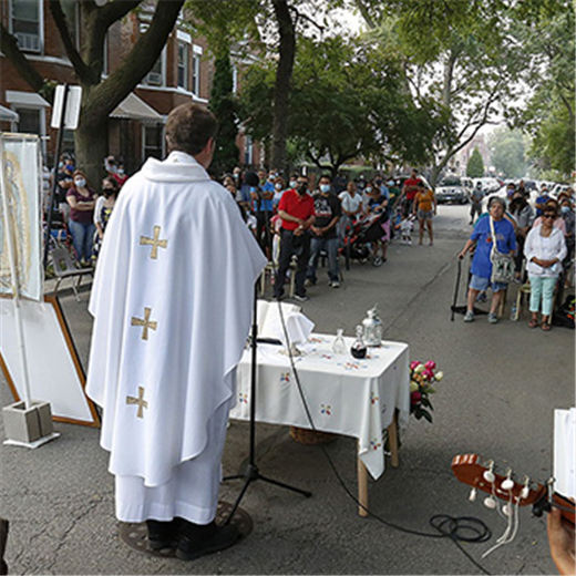 Street Masses bring Church to the people in Chicago neighborhood