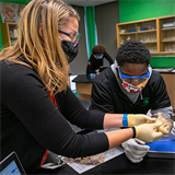 Interactive zoology class brings a love of science