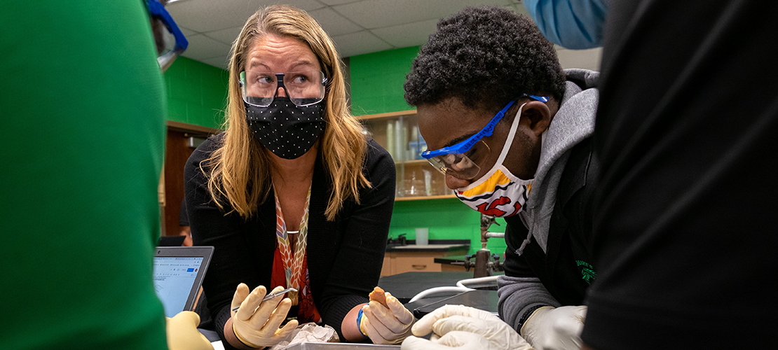 Interactive zoology class brings a love of science