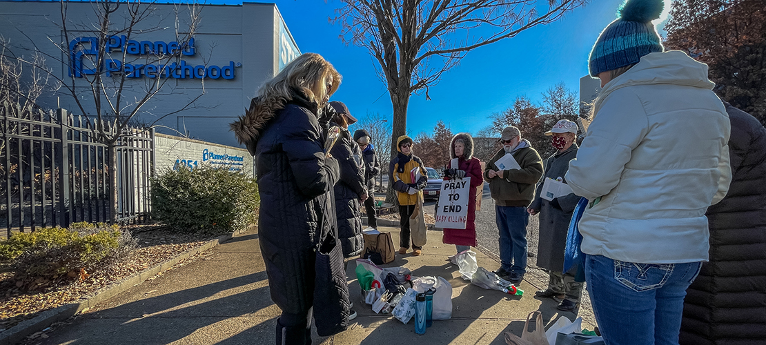 On eve of Roe v. Wade anniversary, a group of Catholic women continue their weekly prayers in front of the abortion facility