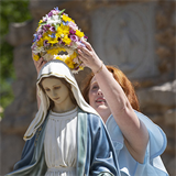 May Procession, Marian consecration at Shrine of the Miraculous Medal highlights the “goodness and beauty” of the Blessed Mother
