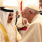 In Bahrain, pope sees joy of Catholic minority, deepens ties with Muslims
