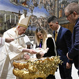 Pope baptizes babies, urges parents to teach them to pray