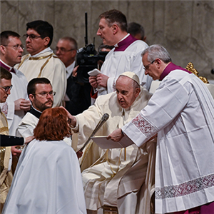 Pope prays that Easter joy would break through gloom of sin, war, strife