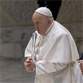 POPE’S MESSAGE | Pope, still suffering from the flu, urges prayers for peace at audience
