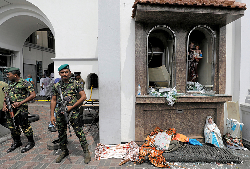 Sri Lankan military officials stand guard at St. Anthony's Shrine in Colombo, Sri Lanka, April 21, 2019. Sri Lankan officials reported 290 confirmed deaths from eight blasts at churches and hotels in three cities in apparently coordinated Easter attacks. 