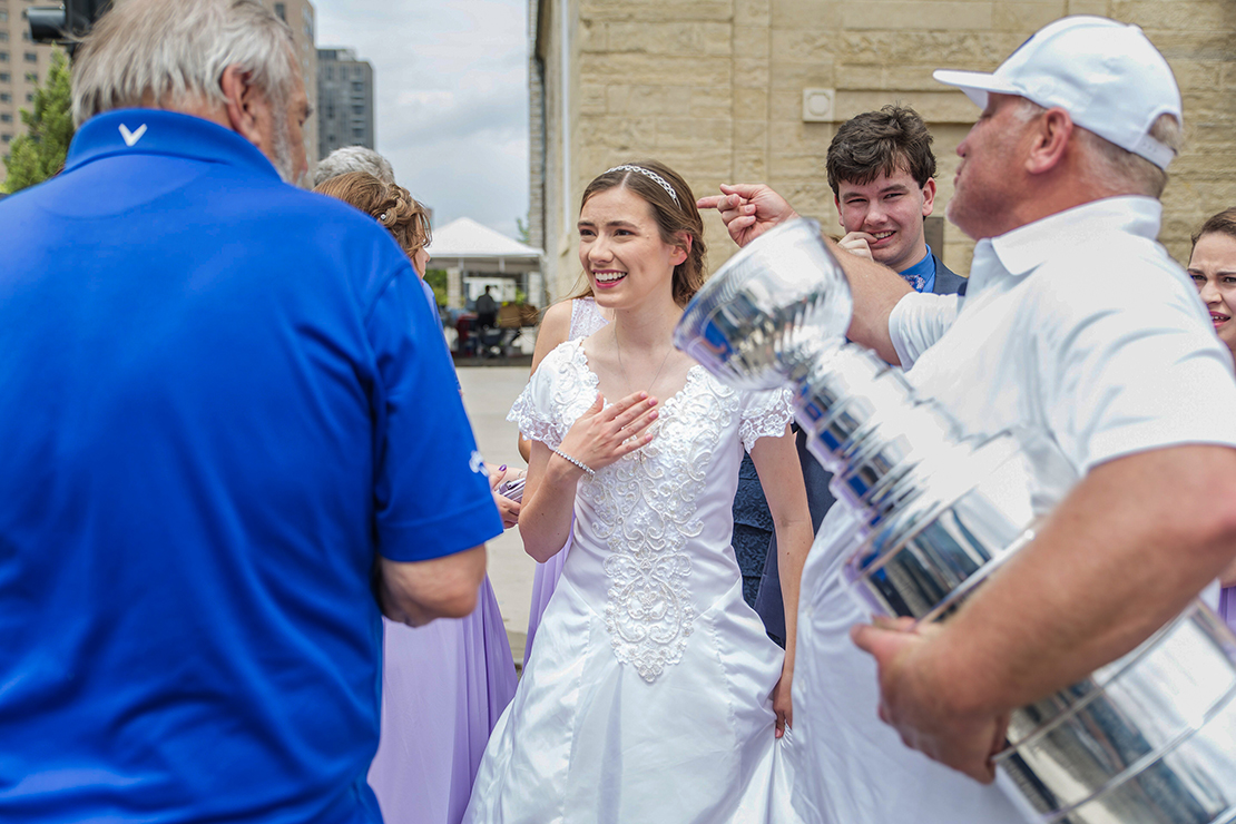 Meg Comeau spoke with former St. Louis Blues players Bob Plager, left, and Brett Hull outside the Basilica of St. Louis, King of France (Old Cathedral) on her wedding day. The planner for the Blues victory parade and rally worked with the Old Cathedral staff to arrange transportation for the wedding party and guests.