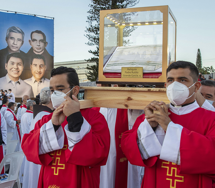 Clergymen carried the relics of Jesuit Father Rutilio Grande during the beatification Mass for him and Franciscan Father Cosme Spessotto, Nelson Rutilio Lemus and Manuel Solórzano, in San Salvador, El Salvador, Jan. 22.