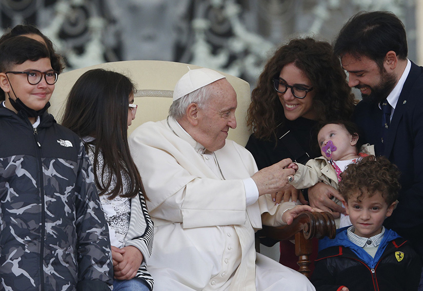 Pope Francis greeted family members during his general audience in St. Peter’s Square at the Vatican May 4. Speaking to elderly people, he said in his catechesis talk, “Young people are watching us. And our consistency can open a beautiful path of life for them.” On the other hand, “hypocrisy can do so much damage.”