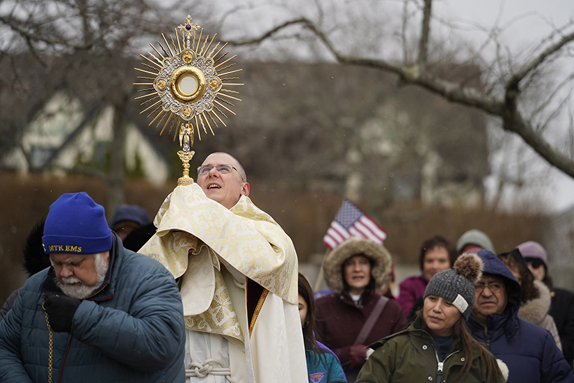 Father Liam McDonald, pastor of St. Therese of Lisieux Church in Montauk, N.Y., elevated a monstrance containing the Blessed Sacrament as he led a eucharistic procession in Montauk on National Religious Freedom Sunday Jan. 15. The event, which was sponsored by Catholics for Freedom of Religion, took place the day before Religious Freedom Day.
