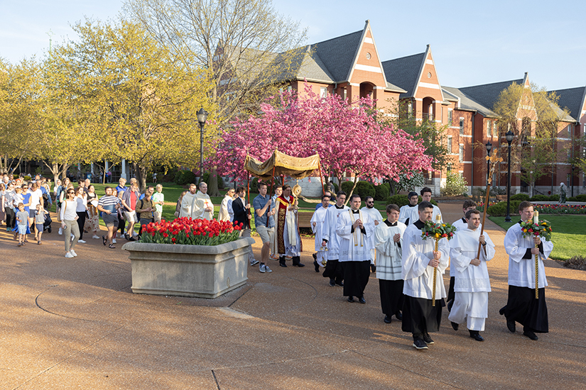 A eucharistic procession traversed the campus of Saint Louis University on April 10. The procession began from the end of Mass at St. Francis Xavier “College” Church to the Catholic Studies Center.